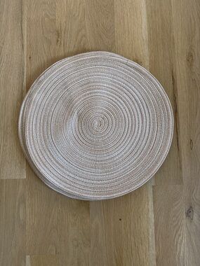 Amazon Braided Round Placemat in Blush and White